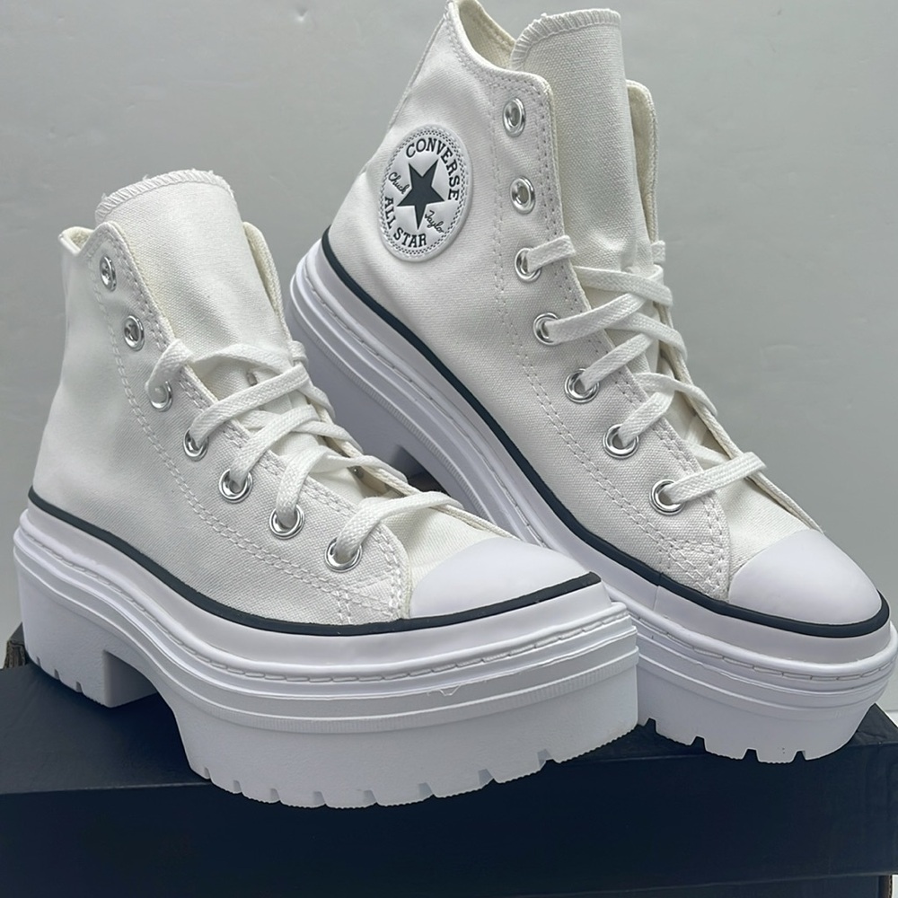 Converse WMNS High-Top Platform Sneakers A10364C
CTAS LUGGED HEEL HI WHITE/BLACK - Picture 4 of 16